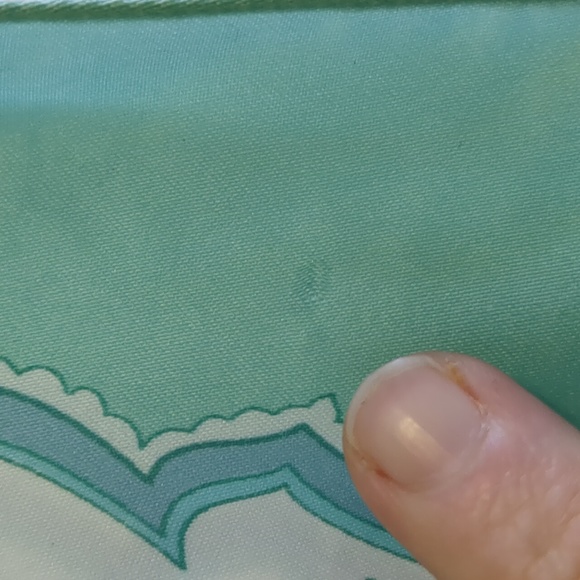 SALE! 🥳 Large Tie Rack satin scarf - Picture 3 of 4